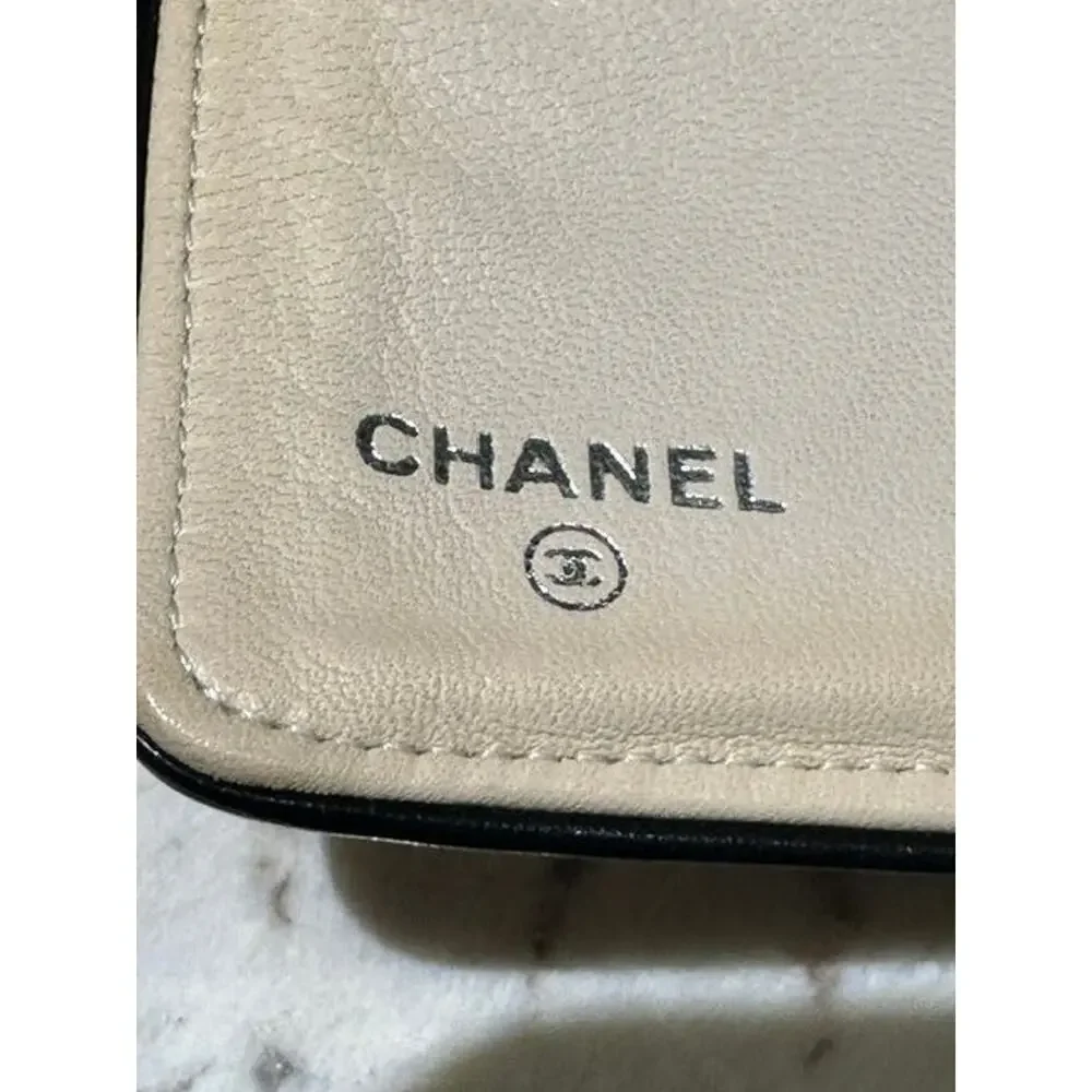 Chanel Zigzag Stitch L-Gusset Zip Wallet White Lambskin Leather GUC